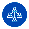 Blaues, kreisförmiges Symbol, das ein weißes Netzwerkdiagramm zeigt, in dem ein zentraler Nutzer mit drei kleineren Nutzern verbunden ist.
